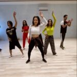 Sunny Leone Instagram - Guess where #Laila is performing next? 💃🏻 . This song makes me so happy. Lol . #SunnyLeone #Dance #HastalaVistaBaby #Sayonara #Namaste #kapunkap #sawadikap #Àbientôt #aurevoir Sunny Leone