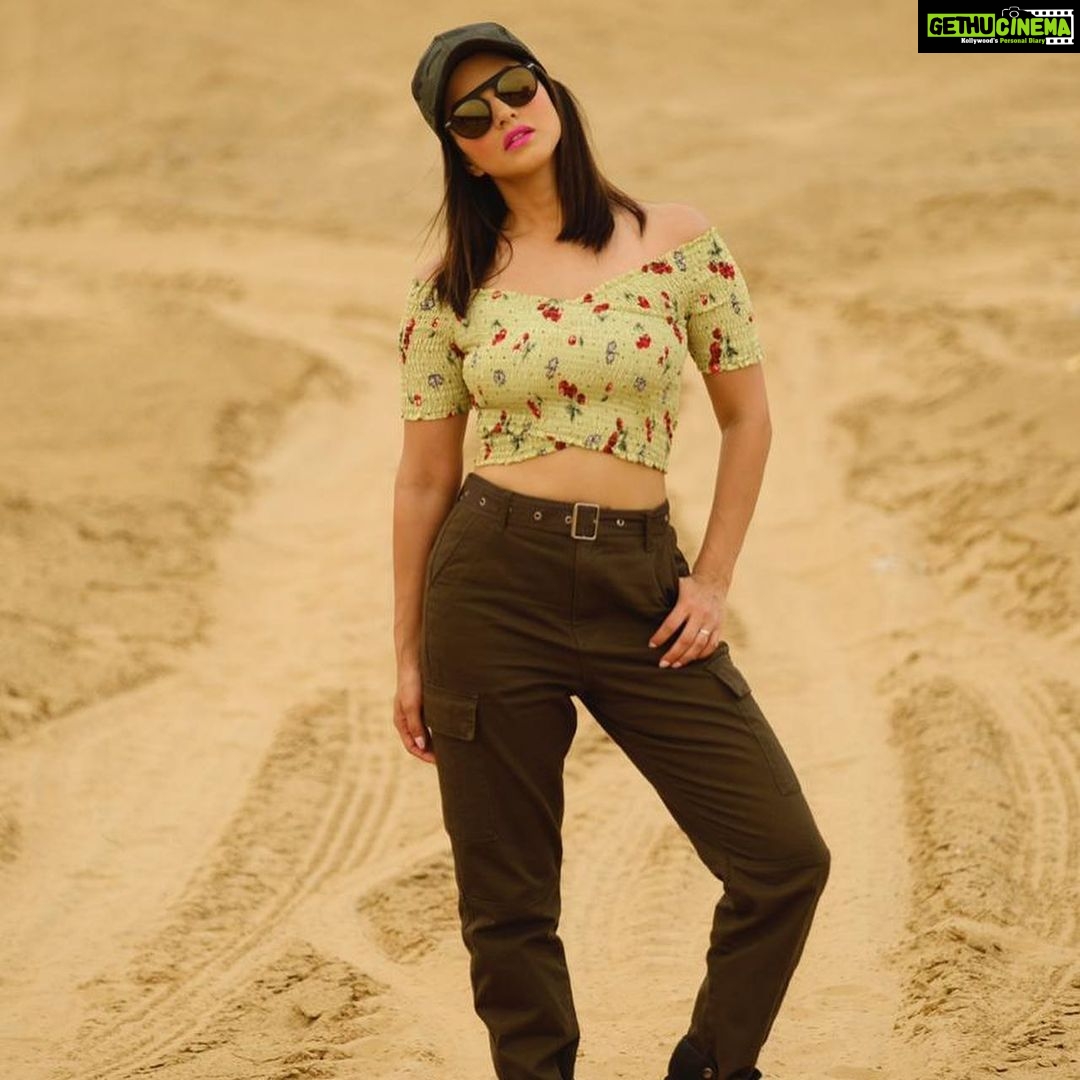 Sunny Leone Instagram - It's all about the swag!! 😎 . . Lips: #WildCherry by @starstruckbysl Top: @sheinofficial Pants: @chique_factor Accessories: @bellofox Sunglasses: @iarrasunglasses Styled by @hitendrakapopara Styling Asst @shiks_gupta25 & @sameerkatariya92 HMU @tomasmoucka @jeetihairtstylist Sunny Leone