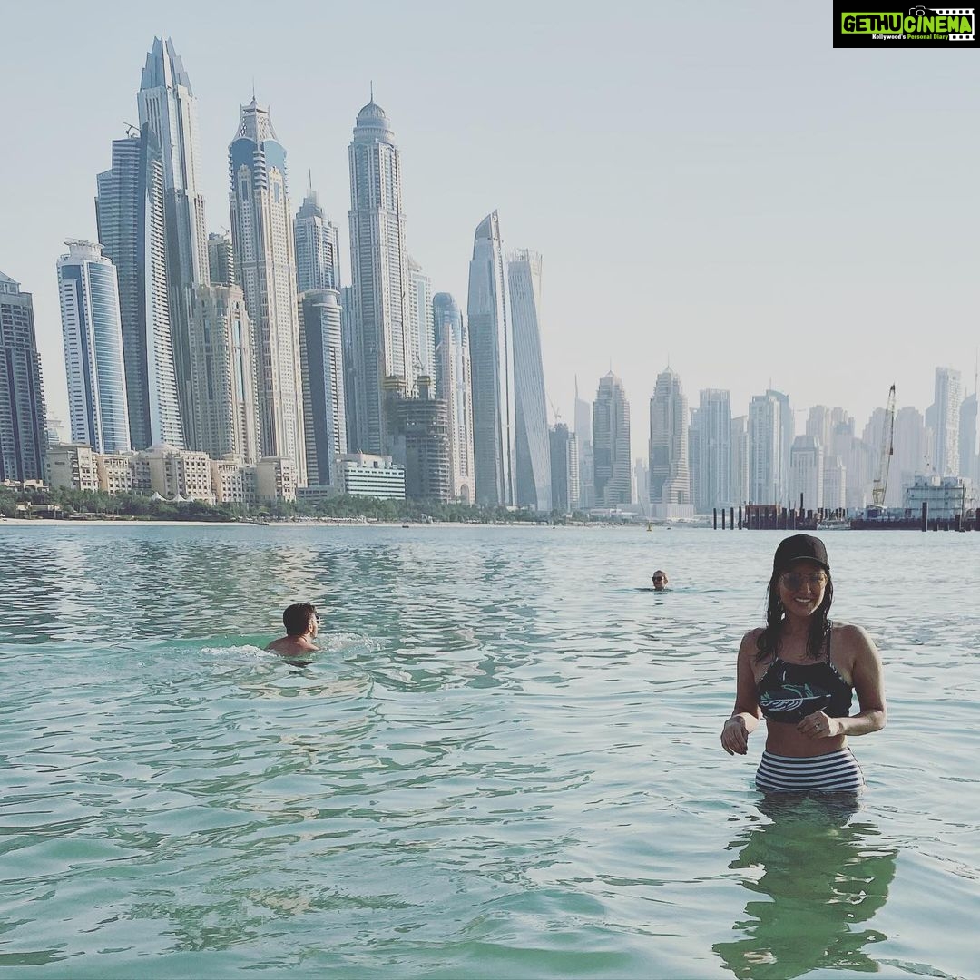 Sunny Leone Instagram - Last one of pool/water time. It looks like a postcard!