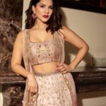 Sunny Leone Instagram - More pics coming Lips: #Rooberry by @starstruckbysl Outfit: @bhumikagrover Accessories: @curiocottagejewelry Bag: @bhumikagrover Styled by @hitendrakapopara Styling Asst @shiks_gupta25 & @sameerkatariya92 HMU @devinanarangbeauty @jeetihairtstylist Shot by @sjframes