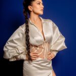 Sunny Leone Instagram – Loved this pint by the JEETS!! 💋: #Cinnamon by @starstruckbysl 
Outfit: @officialswapnilshinde
Accessories: @aquamarine_jewellery
Styled by @hitendrakapopara
Styling Asst @shiks_gupta25 & @sameerkatariya92
HMU @devinanarangbeauty @jeetihairtstylist
Shot by @sjframes