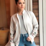 Sunny Leone Instagram – Thanks @parul_j_maurya for this jacket!! You rock @hitendrakapopara and @shiks_gupta25 for this find!
Lips: @starstruckbysl