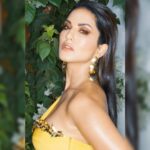 Sunny Leone Instagram – 💛
Loving the #Caramello shade by @starstruckbysl .
.
.
Outfit: @officialswapnilshinde
Accessories: @arvinofashions
Heels: @trufflecollectionindia
Styled by @hitendrakapopara
Styling Asst @shiks_gupta25 & @sameerkatariya92
HMU @tomasmoucka @jeetihairtstylist Sunny Leone