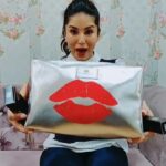 Sunny Leone Instagram - FREEBIES!! I am so excited to give away the @starstruckbysl makeup pouch for FREE!! Just buy any 3pc Lipkit and a #StellarEyes kit and you will get them in this beautiful #makeup Pouch 👝🤩 Available exclusively on www.suncitystore.com #SunnyLeone #fashion #cosmetics #StarStruckbySL #Eyebrow #EyeLiner #Mascara #Lipcolor #IntenseMatteLipstick #LiquidLipColor Sunny Leone