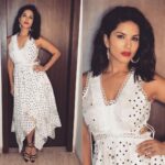 Sunny Leone Instagram - About last nights look :) Outfit: @mirrorthestore Accessories: @arvinofashions Styled by @hitendrakapopara Styling Asst @shiks_gupta25 & @sameerkatariya92 HMU @devinanarangbeauty @jeetihairtstylist