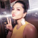 Sunny Leone Instagram - Peace out ✌️ Sunny Leone