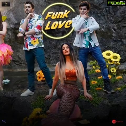 Sunny Leone Instagram - Hey everyone! I am so happy that my new song 'Funk Love' has already crossed 10 Million views!! ππ Can't wait for @jhoothakahinka to hit theaters on 19th July!! @asliyoyo @omkarkapoor @mesunnysingh @shantketanent @sohamrockstrent @smeepkang #AnujSharma @deepakmukut @ZeeMusicCompany @parul_j_maurya . #SunnyLeone #JhoothaKahinKa #FunkLove #10Million #19thJuly