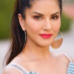 Sunny Leone Instagram – When it all just works out perfect !!! @theartfusionjuhu @starstruckbysl @suncitystore @infamousbysl @dirrty99 
#SunnyLeone #fashion #cosmetics #StarStruckbySL #Art #Playzone #KidsArt #ArtFusion Sunny Leone