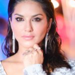 Sunny Leone Instagram – Hi there!! 😘
.
.
Lips: #Berryglimmer by @starstruckbysl 💋💄
#SunnyLeone