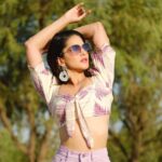 Sunny Leone Instagram - Anyone in need of a #Sunny day? #SunnyLeone #IndiaVsPakistan #GoAwayRains Sunny Leone