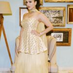Sunny Leone Instagram - 😘 . . Outfit: @ease_kv , @viralmantra Jewellery: @arvinofashions Styled by @hitendrakapopara Styling Asst @shiks_gupta25 HMU @tomasmoucka @jeetihairtstylist