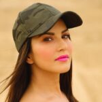 Sunny Leone Instagram - 😘 Lip shade #KissMePink by @starstruckbysl #SunnyLeone