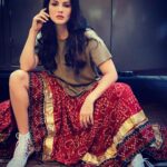 Sunny Leone Instagram - When two styles mix!! @iamanimalofficial and @hitendrakapopara. Makeup by @saherahmed91 Own it and Rock it!! Little western and a little Desi!