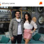 Sunny Leone Instagram - So excited to be part of my dear friend @arbaazkhanofficial 's show #PinchByArbaazKhan! Watch the full episode on @quplaytv YouTube channel tomorrow!! For more exclusive images from behind the scenes, follow my official account on @helo_app!!