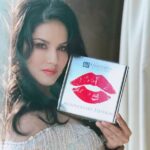 Sunny Leone Instagram - It’s luxury, it’s class , it’s essential!! @starstruckbysl is now a year old and to celebrate this momentous occasion, we are launching a limited edition #AnniversaryEdition shades - #PurpleTaffy, #Coralicious and #FoxyFuchsia These shades are now available for Preorder on www.suncitystore.com Everyone who Preorders these shades will receive the "Signed by #SunnyLeone" edition of the #AnniversaryEdition boxes and a personalized shoutout from me! #LuxuryLips #luxury #luxurylifestyle #LipFluencer #StarStruckbySL #LimitedEdition Sunny Leone