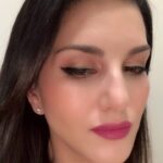 Sunny Leone Instagram - Yummy!! I love make up!! #StellarEyes #StarStruckbySL