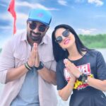 Sunny Leone Instagram – Why are we always praying? Or what are we praying for? I was probably praying for pizza @rannvijaysingha what about you? 
@mtvsplitsvilla