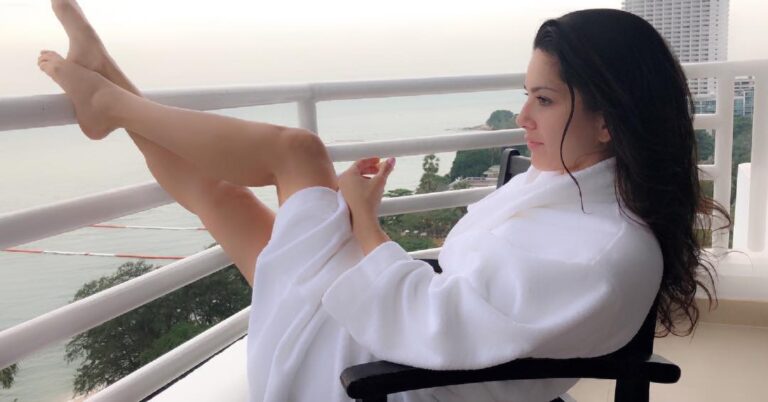 Sunny Leone Instagram - After many many months I have the day off to lounge around in a robe in front of the ocean. Can’t tell you how amazing this is! “Moment alone with @dirrty99” - “priceless” :)