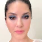 Sunny Leone Instagram - Here is a sneak preview of upcoming @starstruckbysl Eye shadows ! So excited 😍 #LaunchingSoon #StarStruckbySL