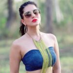 Sunny Leone Instagram - 😘 . . Wardrobe by @aomcouture Sunglasses by @iarrasunglasses Accessories by @splashindia Styled by @hitendrakapopara Assisted by @parmeet_kaur_kalra @sonakshivip HMU by @tomasmoucka @jeetihairstylist Pic credits: @kapil_khilnani Jim Corbett National Park - Ramnagar