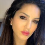 Sunny Leone Instagram – Testing out my new eye liner for @starstruckbysl and a lip crayon! What do you guys think? 
By the way all the new shimmer shades are up on the site and available suncitystore.com @suncitystore