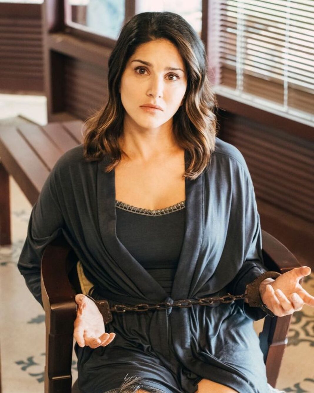 Sunny Leone Instagram - It’s really Monday!! Already?! 😳 Sunny Leone