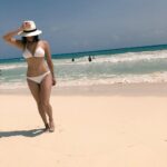 Sunny Leone Instagram – ‪Ya know…just taking a walk…Cancun Mexico! Drop dead gorgeous ocean! ‬