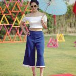 Sunny Leone Instagram - 😎 . . Off shoulder top by @Splashindia, Culottes by @hemakaullabel Accessories by @splashindia Sunglasses by @hm Footwear by @stevemaddenindia Styled by @hitendrakapopara Assisted by @sonakshivip @parmeet_kaur_kalra @komalkawar HMU by @tomasmoucka @jeetihairstylist #SunnyLeone #SplitsvillaXI #BaeWatch @mtvsplitsvilla