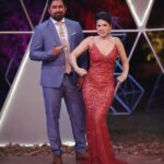 Sunny Leone Instagram – Messing around on sets of @MTVSplitsvilla with @RannvijaySingha 
Wardrobe and Accessories by @mad.glam 
Styled by @hitendrakapopara
Assisted by @sonakshivip @parmeet_kaur_kalra @komalkawar
HMU by @tomasmoucka @jeetihairtstylist
Pic Credit: @kapil_khilnani

#SunnyLeone #SplitsvillaXI