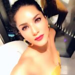 Sunny Leone Instagram - Hello and Nite Nite!