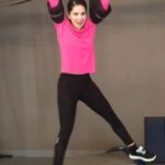 Sunny Leone Instagram – How I workout , Pretty sexy hey!? Mumbai, Maharashtra