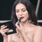 Sunny Leone Instagram - Guess this @starstruckbysl Lip Color 😘❤️💄 www.suncitystore.com #SunnyLeone #fashion #cosmetics #StarStruckbySL #LipLiner #Lipcolor #IntenseMatteLipstick #LiquidLipColor