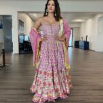 Sunny Leone Instagram - Such a beautiful outfit for such a special occasion!! Outfit @maayera_jaipur Earrings @shivamgolddiamonds Styled by @hitendrakapopara Assisted by @sameerkatariya92