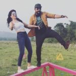 Sunny Leone Instagram - Falling from all the craziness happening around us. @rannvijaysingha good times on the @mtvsplitsvilla 11