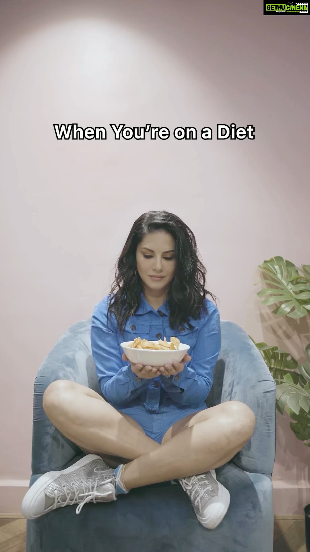 Sunny Leone Instagram - How many of you can relate to this dard? π₯² . . Had so much fun shooting for this reel campaign in collaboration with @mtvindia and @instagram π . . #MyMTVReel @mtvindia @mtvsplitsvilla #Diet #CheatMeal #Foodie #FoodIsLife . . Outfit @freakinsindia styled by @hitendrakapopara Assisted by @sameerkatariya92 intern @tanyakalraaa HMU @richie_muah @arbazshaikh6210