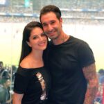 Sunny Leone Instagram - At the IPL match with this hottie @dirrty99 go Mumbai!!