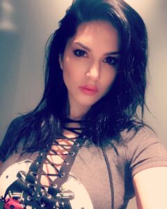 Sunny Leone Instagram - Nite nite! Sweet dreams!