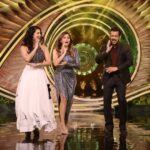 Sunny Leone Instagram - Had a blast promoting #Madhuban with @kanik4kapoor and @beingsalmankhan in #BigBoss house!! . . Outfit @alwaysraas jewelry @neetaboochrajewellery Styled by @hitendrakapopra Assisted by @sameerkatariya92 intern @tanyakalraaa HMU @jeetihairtstylist @richie_muah . . #SunnyLeone #Madhuban #ReelyFamous @saregama_official
