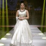 Sunny Leone Instagram - Loved walking the ramp at @dfluae as a Showstopper for @shravankummar #SunnyLeone Dubai, United Arab Emirates