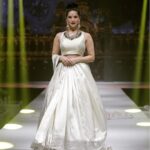 Sunny Leone Instagram – Loved walking the ramp at @dfluae as a Showstopper for @shravankummar

#SunnyLeone Dubai, United Arab Emirates