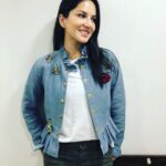 Sunny Leone Instagram – Cute embellished jean jacket by @vwofficial styled by @hitendrakapopara