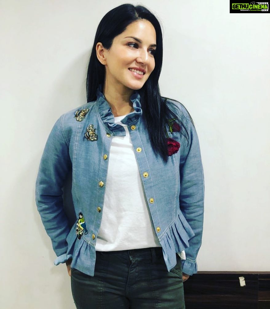 Sunny Leone Instagram - Cute embellished jean jacket by @vwofficial styled by @hitendrakapopara