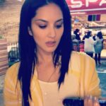 Sunny Leone Instagram – So yukky! Spooky candy spray… blah gros!