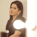 Sunny Leone Instagram – Waiting and bored!! Blah