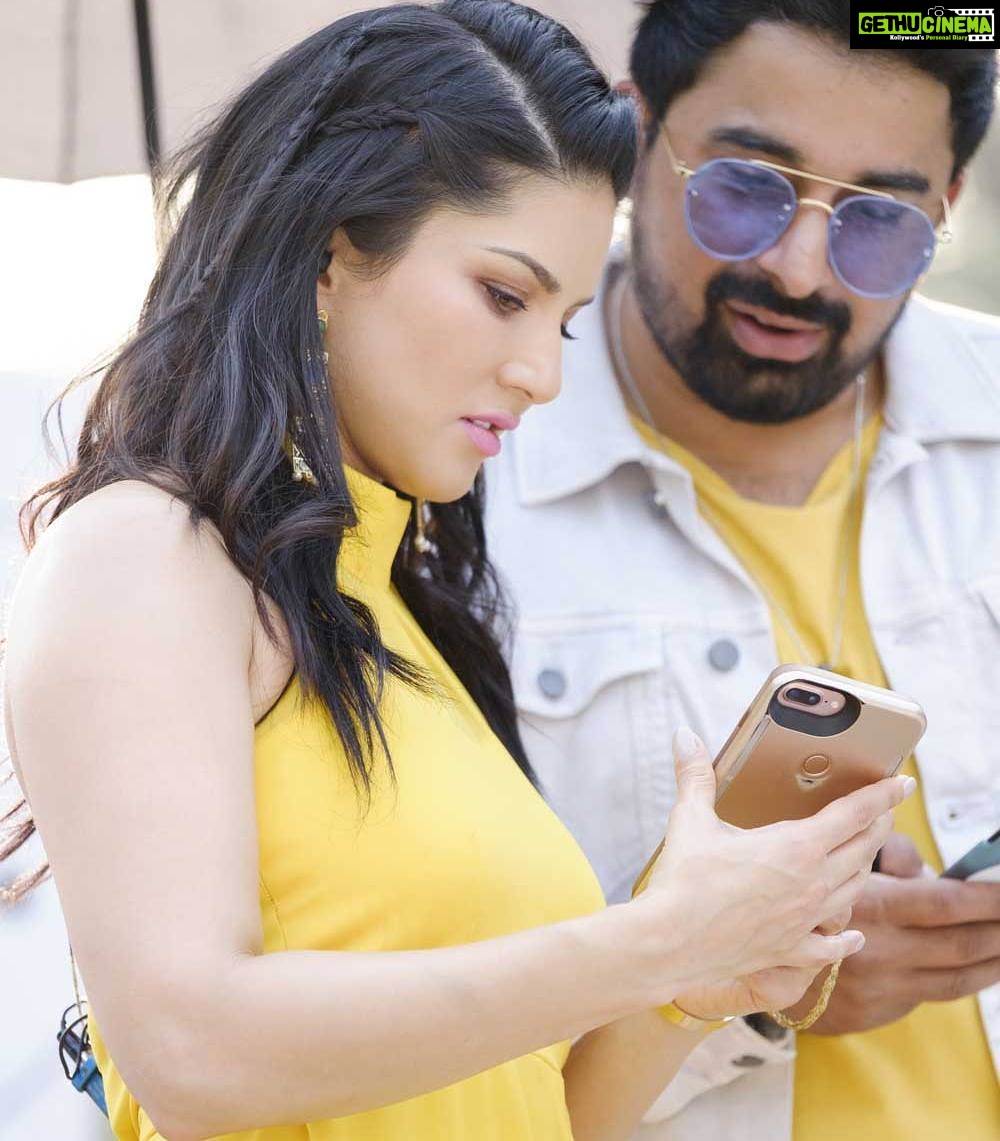Sunny Leone Instagram - Behind the scenes from @mtvsplitsvilla 10! #SunnyLeone @MTVIndia @RannvijaySingha The Den ,Jim Corbett