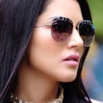 Sunny Leone Instagram - Up close and personal !!! Never really know how much @tomasmoucka lenses really zooms to !! 😜 @MTVIndia @MTVSplitsvilla Thanks IAARA for these awesome sunglasses #SunnyLeone