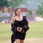 Sunny Leone Instagram - Thanks @tomasmoucka for always capturing me in the most random moments 😜😍 #SunnyLeone Jim Corbett National Park-CorbettTigerReserve