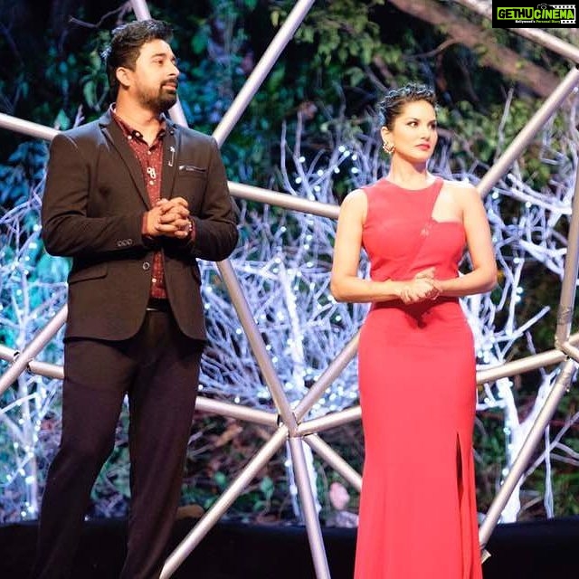 Sunny Leone Instagram - Intense moment at @MTVIndia @MTVSplitsvilla 10 shoot with @RannvijaySingha !! #SunnyLeone Jim Corbett National Park - Ramnagar