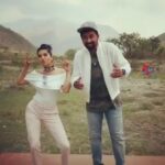 Sunny Leone Instagram - Crazy fun with @RannvijaySingha on sets of @MTVSplitsvilla @MTVIndia #SunnyLeone Jim Corbett National Park-CorbettTigerReserve