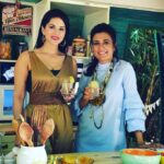 Sunny Leone Instagram – Did you ever wonder what type of food do I like? Which food can I cook? 
Link available on my Facebook page and Twitter account!! @minimathur #TheMiniTruck 
#SunnyLeone
